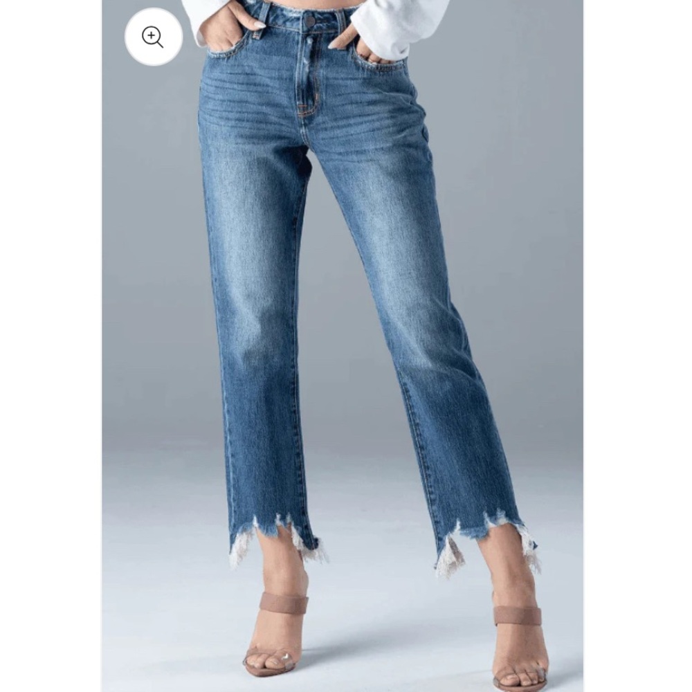 Ceros | Stella Shark Bite Hem Jeans | High Rise | Medium Wash | 24